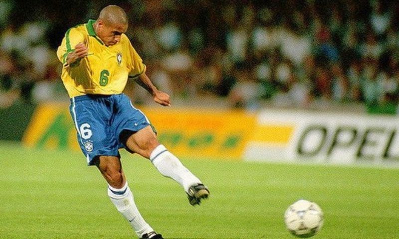 Sự nghiệp rực rỡ của Roberto Carlos bắt đầu